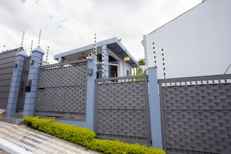 Casa de condomínio à venda com 100m², 3 quartos e 2 vagasFachada + Placa