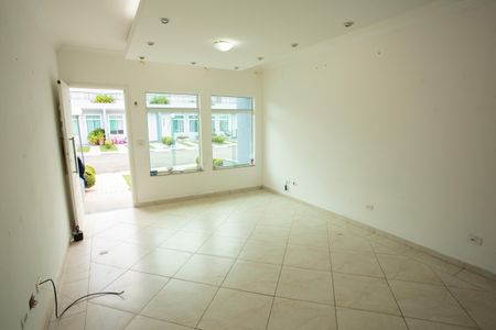 Casa de condomínio à venda com 100m², 3 quartos e 2 vagasSala