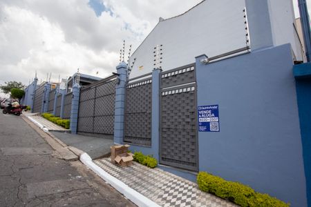Casa de condomínio à venda com 100m², 3 quartos e 2 vagasFachada + Placa