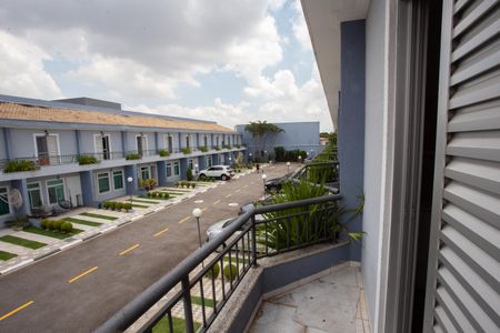 Casa de condomínio à venda com 100m², 3 quartos e 2 vagasVaranda