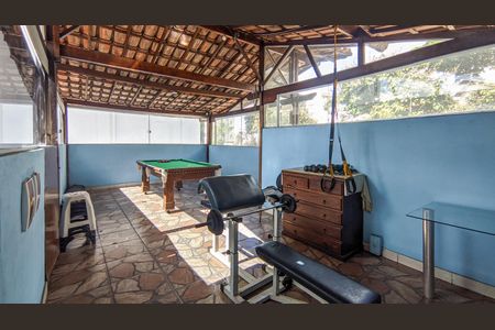 Casa à venda com 300m², 5 quartos e 4 vagas Casa à venda com 300m², 5 quartos e 4 vagasCobertura