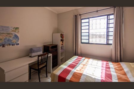 Casa à venda com 300m², 5 quartos e 4 vagas Casa à venda com 300m², 5 quartos e 4 vagasQuarto