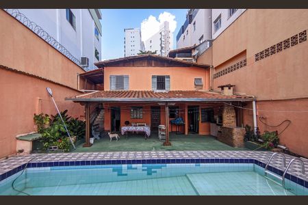 Casa à venda com 300m², 5 quartos e 4 vagas Casa à venda com 300m², 5 quartos e 4 vagasPiscina