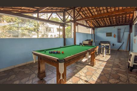 Casa à venda com 300m², 5 quartos e 4 vagas Casa à venda com 300m², 5 quartos e 4 vagasCobertura