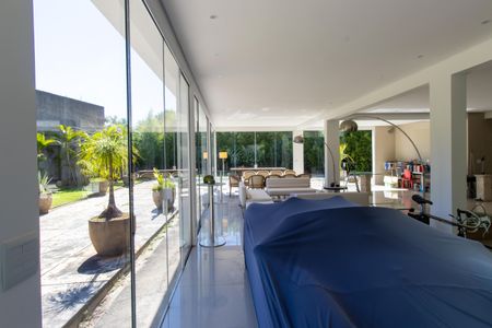 Casa de condomínio para alugar com 300m², 2 quartos e 4 vagasSala