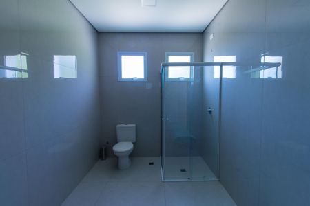 Casa de condomínio para alugar com 300m², 2 quartos e 4 vagasBanheiro da Suíte 2