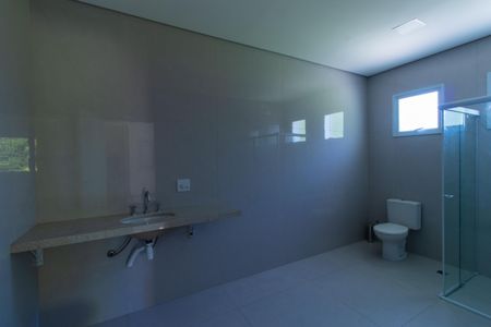 Casa de condomínio para alugar com 300m², 2 quartos e 4 vagasBanheiro da Suíte 2