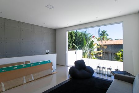 Casa de condomínio para alugar com 300m², 2 quartos e 4 vagasSala