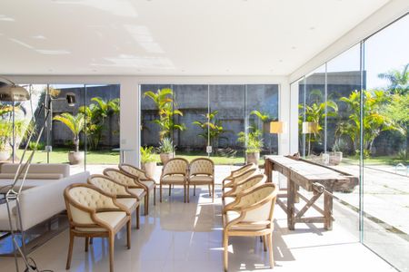 Casa de condomínio para alugar com 300m², 2 quartos e 4 vagasSala