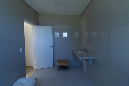 Casa de condomínio para alugar com 300m², 2 quartos e 4 vagasBanheiro da Suíte 2