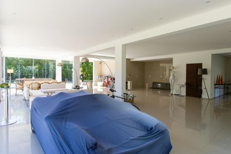 Casa de condomínio para alugar com 300m², 2 quartos e 4 vagasSala