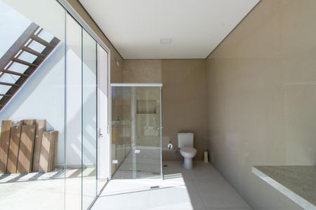 Casa de condomínio para alugar com 300m², 2 quartos e 4 vagasBanheiro da Suíte 1