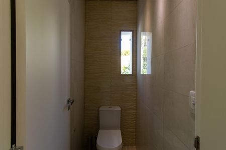 Casa de condomínio para alugar com 300m², 2 quartos e 4 vagasLavabo