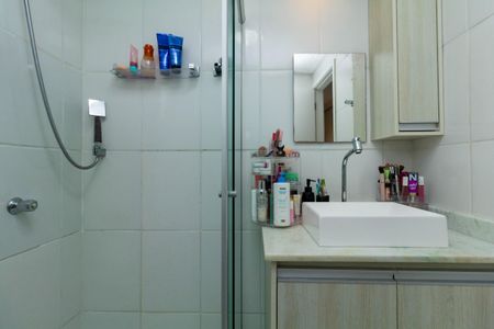 Apartamento à venda com 72m², 2 quartos e 2 vagasBanheiro da Suíte