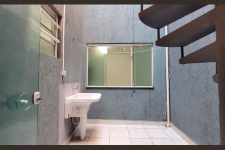 Casa à venda com 220m², 2 quartos e 6 vagasLavanderia