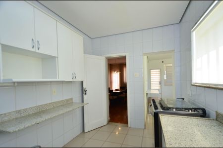 Casa à venda com 330m², 4 quartos e 3 vagas Casa à venda com 330m², 4 quartos e 3 vagasCozinha