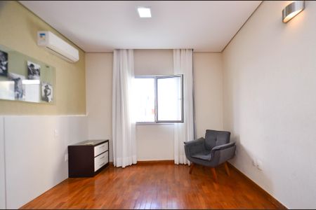 Casa à venda com 330m², 4 quartos e 3 vagas Casa à venda com 330m², 4 quartos e 3 vagasSuite master