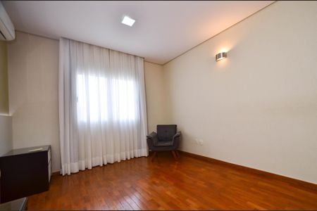 Casa à venda com 330m², 4 quartos e 3 vagas Casa à venda com 330m², 4 quartos e 3 vagasSuite master