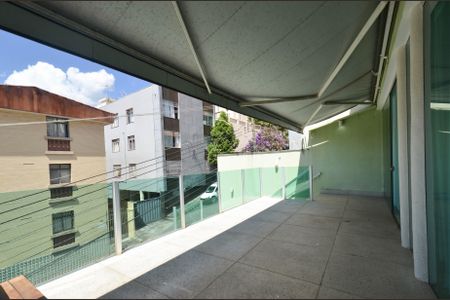 Casa à venda com 330m², 4 quartos e 3 vagas Casa à venda com 330m², 4 quartos e 3 vagasVaranda/ espaço Gourmet