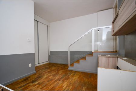 Casa à venda com 330m², 4 quartos e 3 vagas Casa à venda com 330m², 4 quartos e 3 vagasSuite2