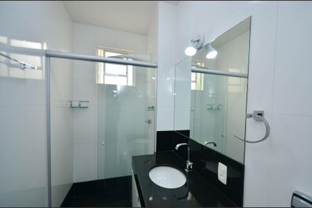 Casa à venda com 330m², 4 quartos e 3 vagas Casa à venda com 330m², 4 quartos e 3 vagasBanheiro suite2