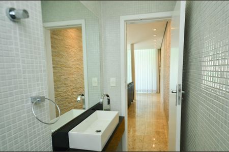 Casa à venda com 330m², 4 quartos e 3 vagas Casa à venda com 330m², 4 quartos e 3 vagasLavabo