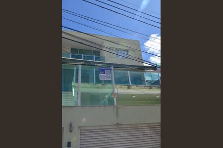 Casa à venda com 330m², 4 quartos e 3 vagas Casa à venda com 330m², 4 quartos e 3 vagasPlaquinha instalada