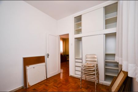 Casa à venda com 330m², 4 quartos e 3 vagas Casa à venda com 330m², 4 quartos e 3 vagasQuarto