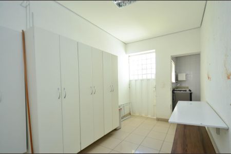 Casa à venda com 330m², 4 quartos e 3 vagas Casa à venda com 330m², 4 quartos e 3 vagasArea serviço