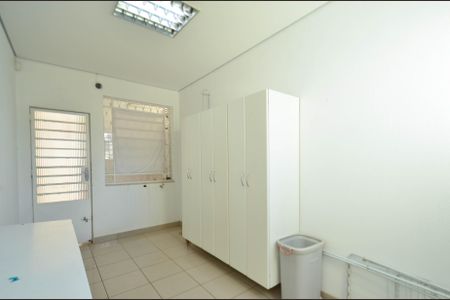 Casa à venda com 330m², 4 quartos e 3 vagas Casa à venda com 330m², 4 quartos e 3 vagasArea serviço