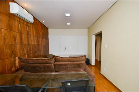 Casa à venda com 330m², 4 quartos e 3 vagas Casa à venda com 330m², 4 quartos e 3 vagasSuite Master/ sala