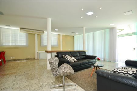 Casa à venda com 330m², 4 quartos e 3 vagas Casa à venda com 330m², 4 quartos e 3 vagasEspaço Gourmet