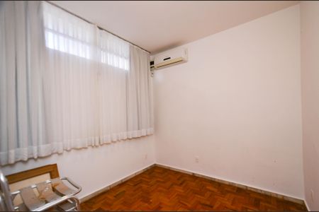 Casa à venda com 330m², 4 quartos e 3 vagas Casa à venda com 330m², 4 quartos e 3 vagasQuarto