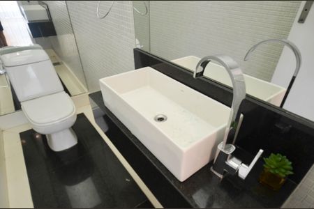 Casa à venda com 330m², 4 quartos e 3 vagas Casa à venda com 330m², 4 quartos e 3 vagasLavabo