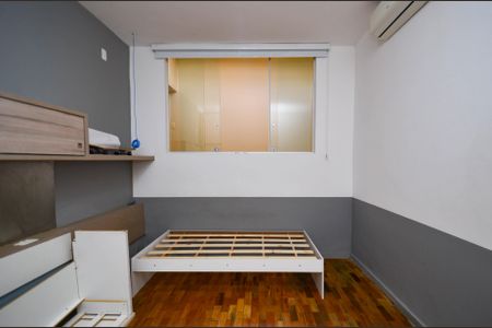 Casa à venda com 330m², 4 quartos e 3 vagas Casa à venda com 330m², 4 quartos e 3 vagasSuite2