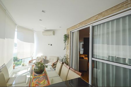 Apartamento à venda com 106m², 3 quartos e 2 vagasVaranda Sala