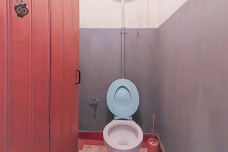 Casa à venda com 300m², 5 quartos e 3 vagasCasa 2 - Banheiro Lavanderia