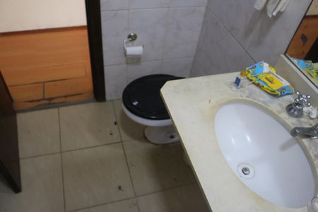 Casa à venda com 250m², 5 quartos e 2 vagasBanheiro 3