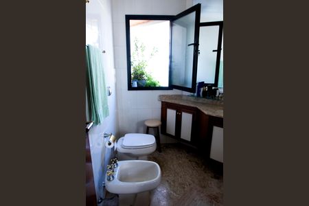 Apartamento à venda com 220m², 4 quartos e 3 vagas Apartamento à venda com 220m², 4 quartos e 3 vagasBanheiro do Quarto 3