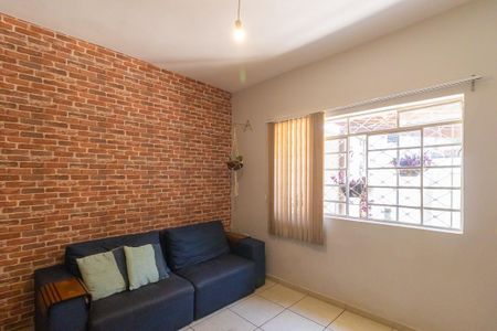 Casa à venda com 172m², 2 quartos e 2 vagas Casa à venda com 172m², 2 quartos e 2 vagasSala