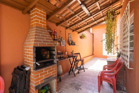 Casa à venda com 172m², 2 quartos e 2 vagas Casa à venda com 172m², 2 quartos e 2 vagasChurrasqueira