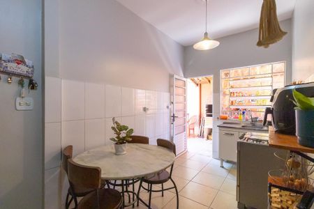 Casa à venda com 172m², 2 quartos e 2 vagas Casa à venda com 172m², 2 quartos e 2 vagasCozinha