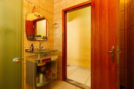 Casa à venda com 159m², 4 quartos e 4 vagasCasa 2 Banheiro