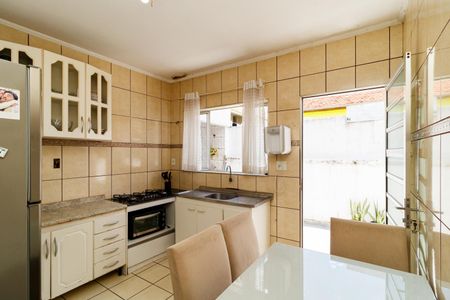 Casa à venda com 159m², 4 quartos e 4 vagasCasa 2 Cozinha