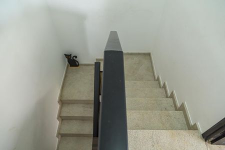 Apartamento à venda com 186m², 3 quartos e 2 vagas Apartamento à venda com 186m², 3 quartos e 2 vagasEscada