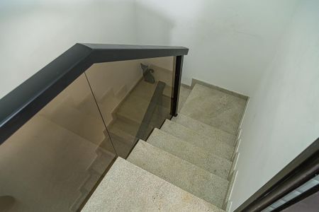 Apartamento à venda com 186m², 3 quartos e 2 vagas Apartamento à venda com 186m², 3 quartos e 2 vagasEscada