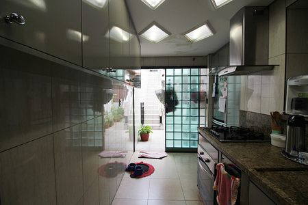 Casa à venda com 146m², 3 quartos e 3 vagasCozinha