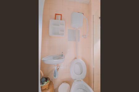 Apartamento para alugar com 60m², 2 quartos e 1 vaga Apartamento para alugar com 60m², 2 quartos e 1 vagaBanheiro da Área de Serviço