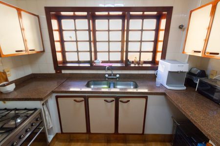 Casa de condomínio à venda com 350m², 3 quartos e 4 vagas Casa de condomínio à venda com 350m², 3 quartos e 4 vagasCOZINHA