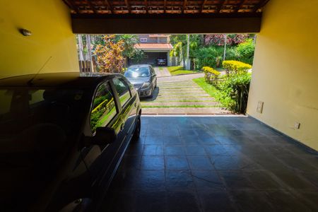 Casa de condomínio à venda com 350m², 3 quartos e 4 vagas Casa de condomínio à venda com 350m², 3 quartos e 4 vagasGARAGEM